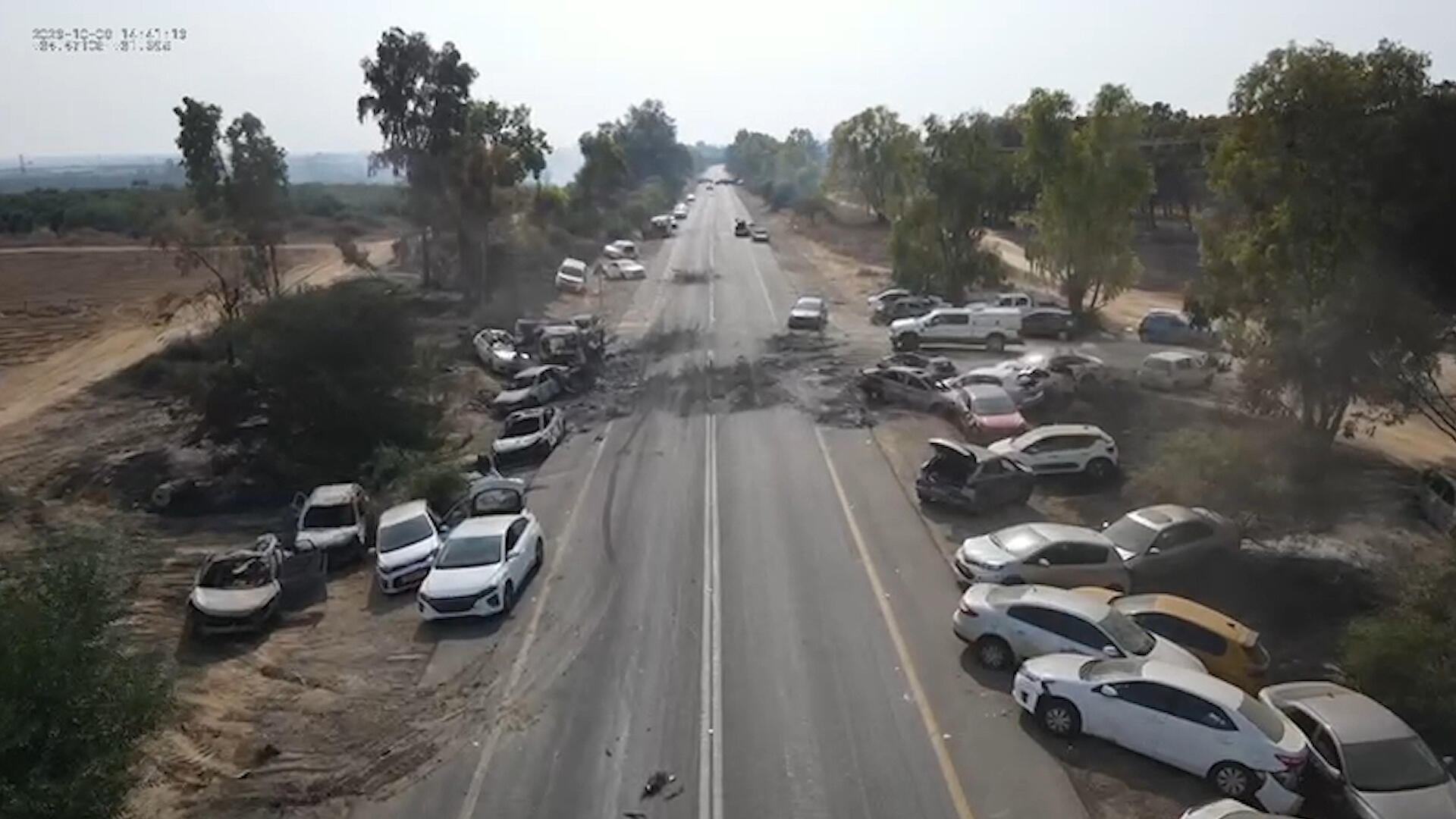 מכוניות נטושות של מבלים מ פסטיבל נובה 7.10.23 מלחמת עזה