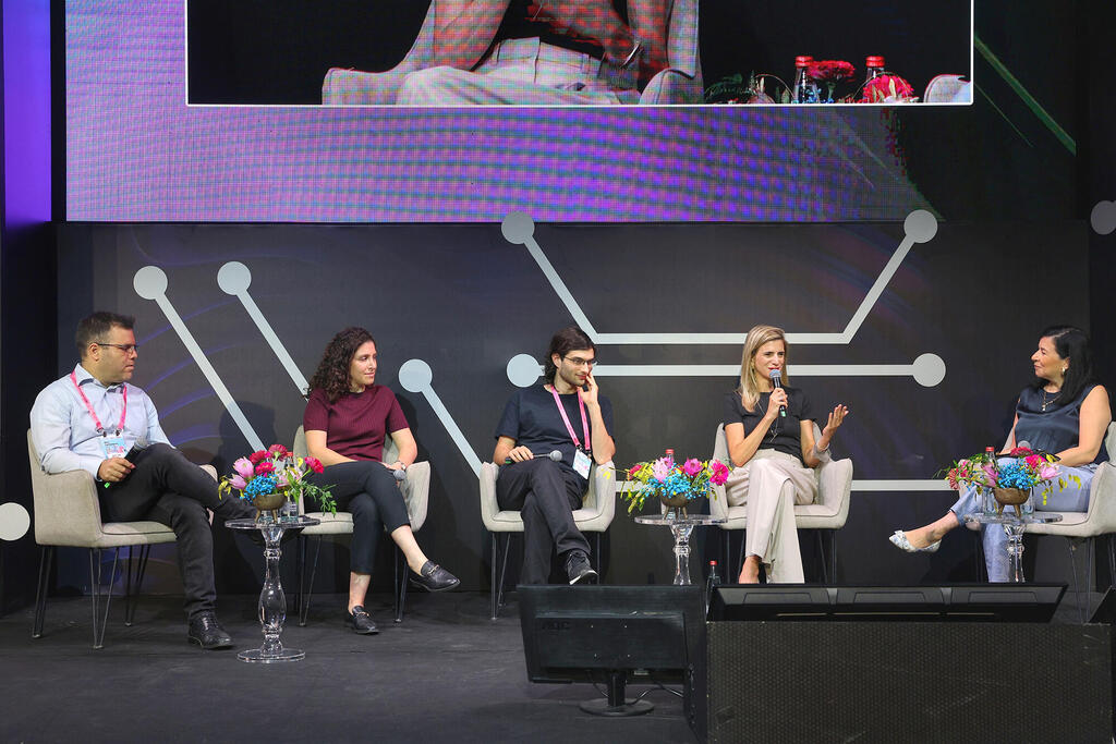 AI Conference panel (from left): Orr Danon, Shira Bareli, Dr. Dean Leitersdorf, Hamutal Meridor and Sophie Shulman. (Photo: Dana Kopel) כנס AI - פאנל AI Nation המוחות שמובילים את גל הבינה המלאכותית הישראלי - מימין סופי שולמן חמוטל מרידור ד"ר דין לייטרסדורף שירן בראלי ו אור דנון